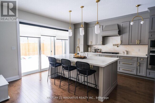 Building Photo - 592 Nathalie Cres