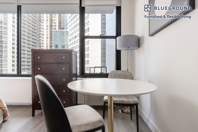 Building Photo - 21 E Chestnut St