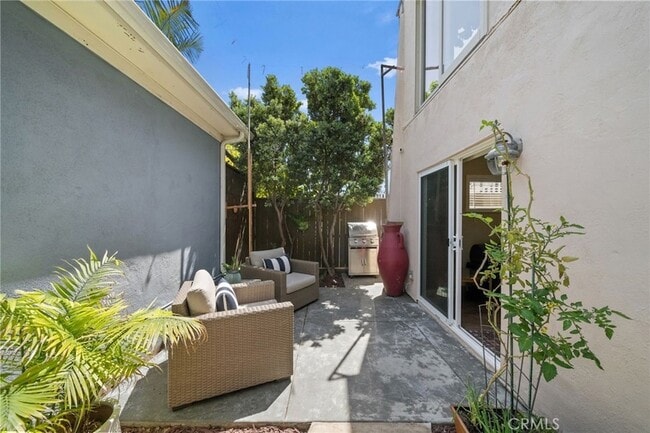 Building Photo - 215 Monterey Dr