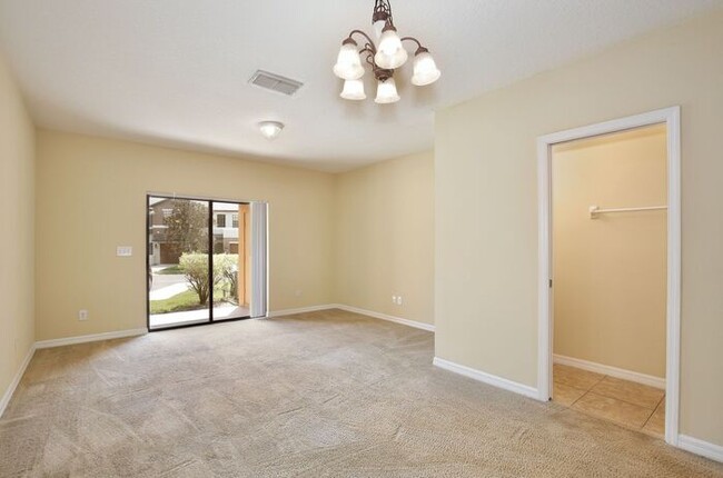 Foto del edificio - Cozy 2/2.5 Spacious Townhome with a Covere...