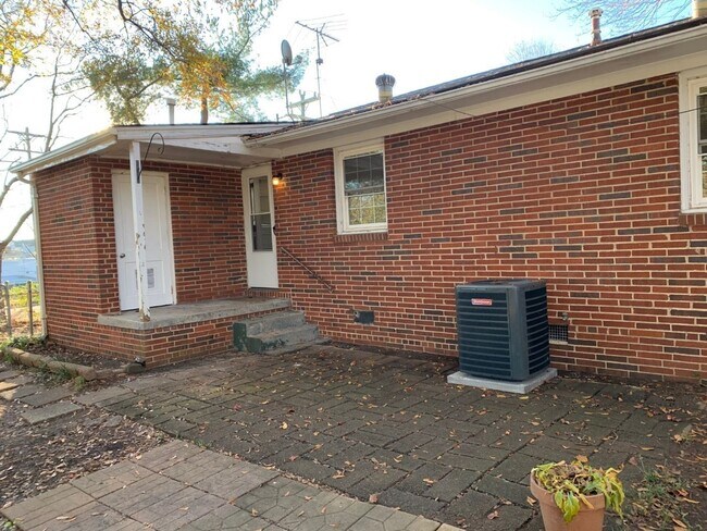 Foto del edificio - Renovated 3 Bedroom across from Golden Gat...