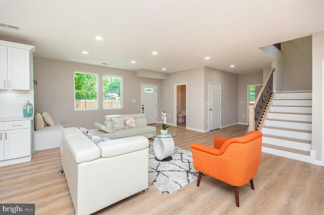 Building Photo - 8830 Badger Dr
