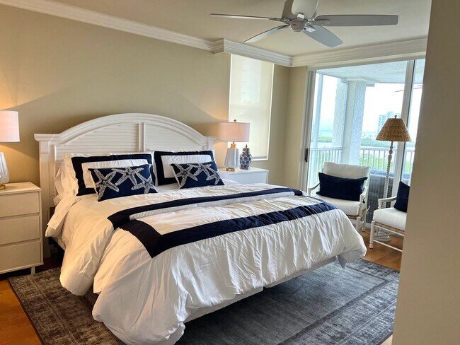 Foto del edificio - **PELICAN BAY**ST NICOLE**NEWLY FURNISHED**STUNNING SEASONAL OR ANNUAL RENTAL**