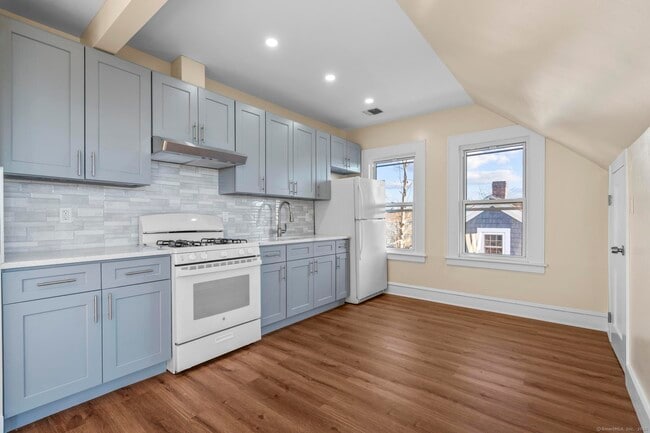 Foto del edificio - 68 Woodland Ave