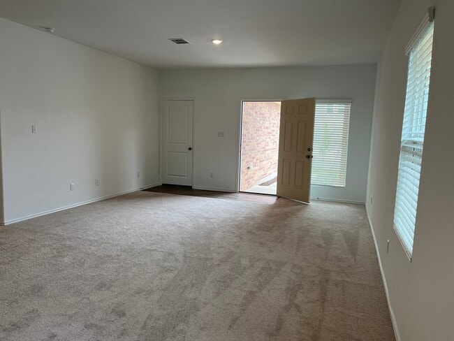 Building Photo - 132 Dollars Dr