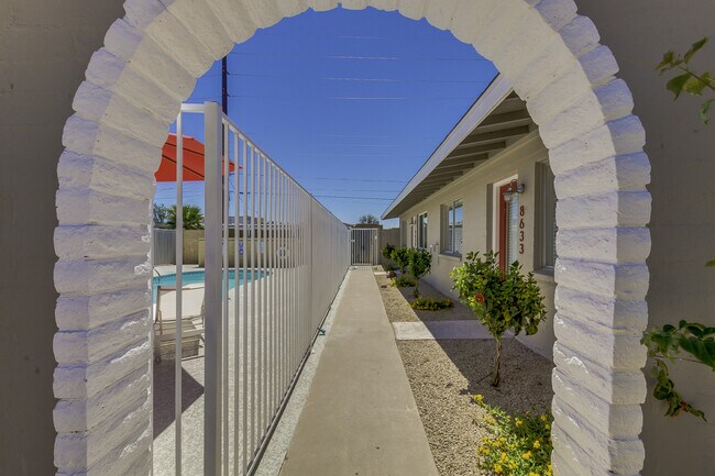 Building Photo - $0 First Month Rent! Remodeled 2 Bed Casita w/ Private Patio, W/D & Pool