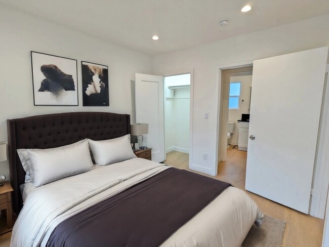 Building Photo - 3919 1/2-31-2 Mont Clair St