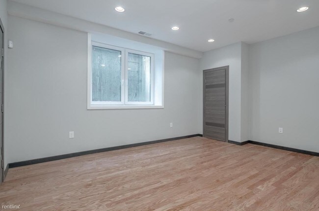Foto del edificio - 2537 Montrose St