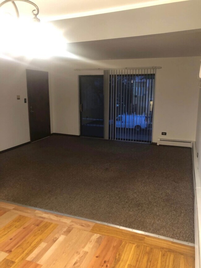 Foto del edificio - 8137 Marion Dr