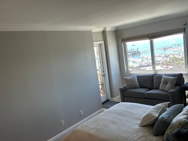Building Photo - 525 E Seaside Way