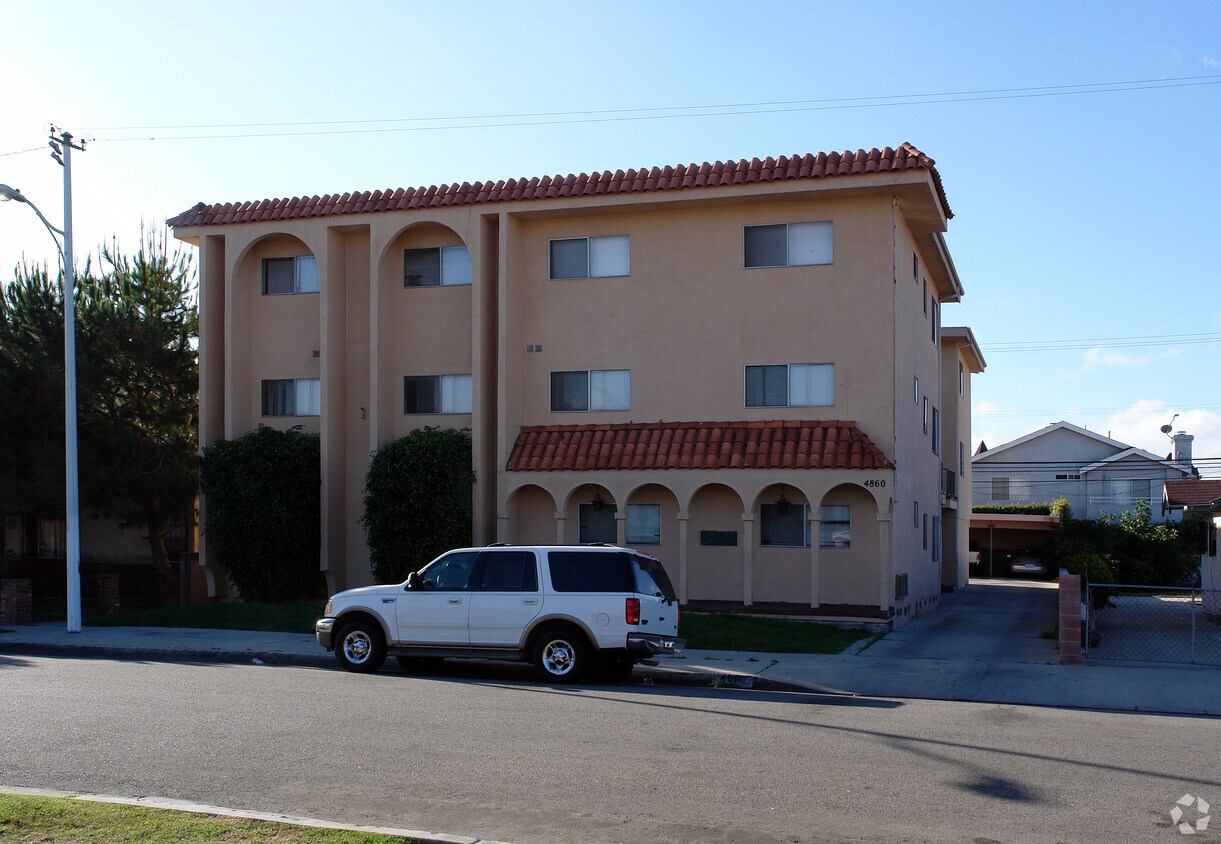 Primary Photo - 4860 W 118th St
