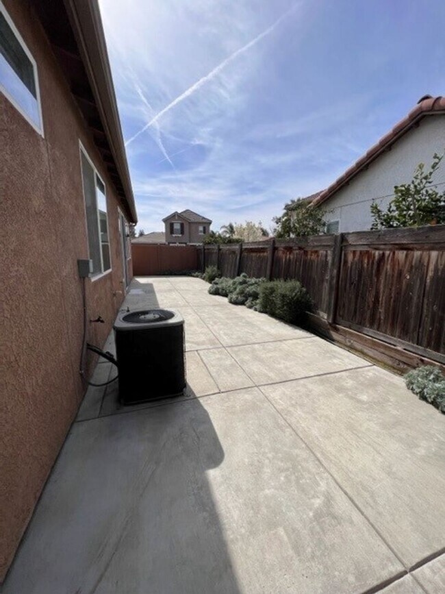 Foto del edificio - Coming Soon!