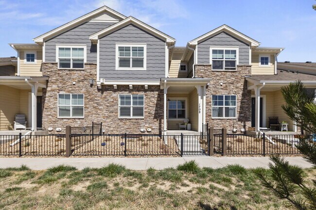 Building Photo - Stunning 3 bed, 4 bath townhome - attached...