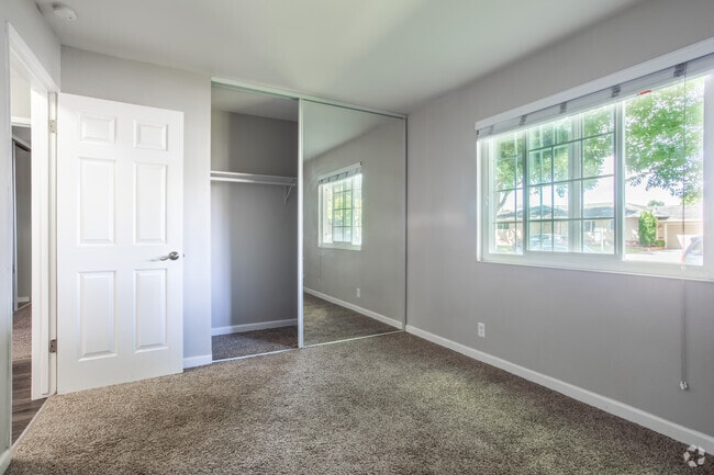 2BR, 1BA - 808 SqFt - Camden Village