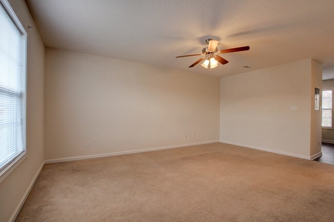 Foto del edificio - 513 Patriot Park Ct