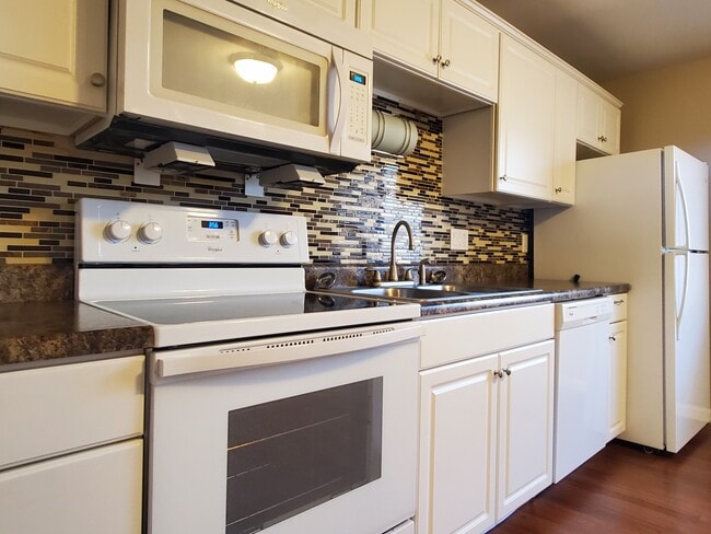 Building Photo - 5526 Humbert Rd