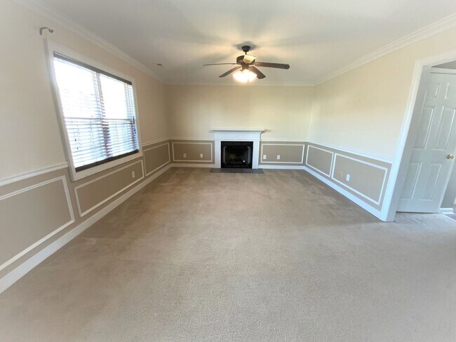 Foto del edificio - Welcome to Creeker Town South!