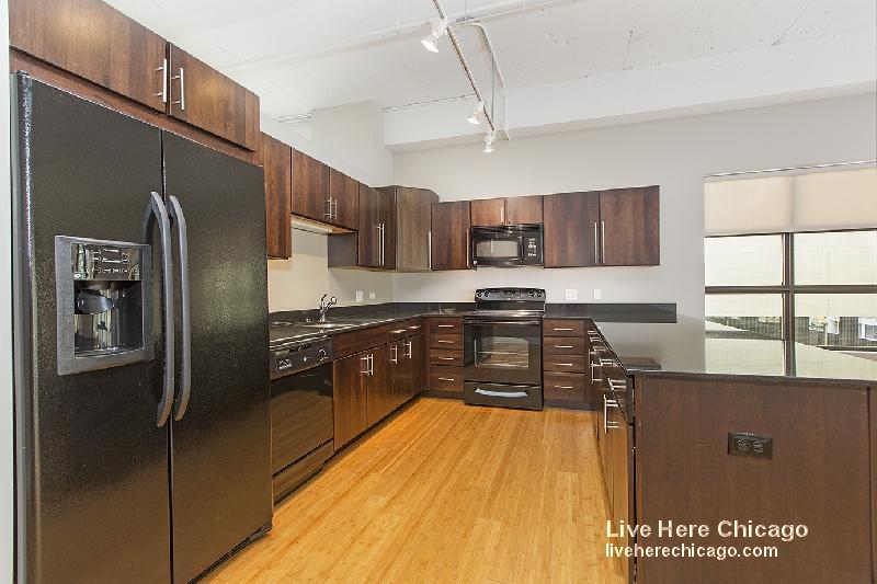 Primary Photo - 440 E Erie St