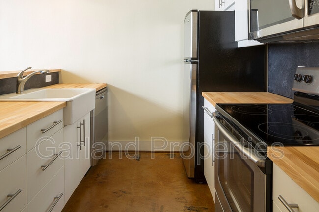 Building Photo - 425 Campbell Ave SW