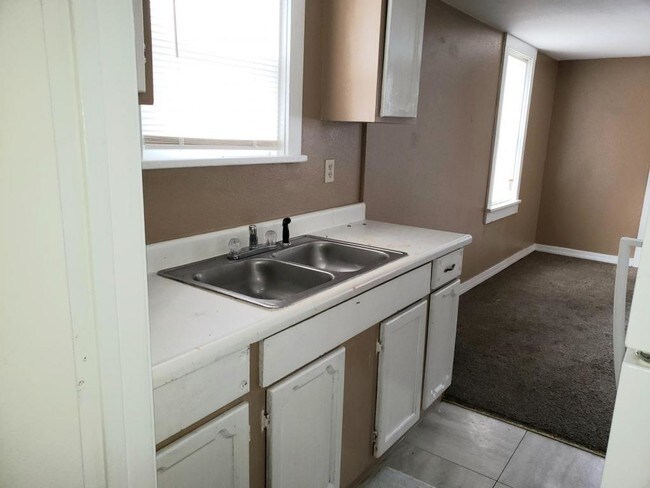 Building Photo - 567 Mapleshade A