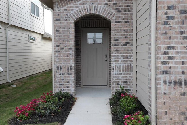 Building Photo - 13902 Levy Ln
