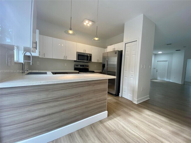 Foto del edificio - 8432 NW 107th Ct