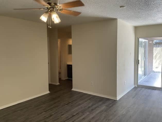 Foto del edificio - 2138 Wood River Rd