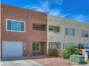Building Photo - 2607 Alamogordo Dr NW