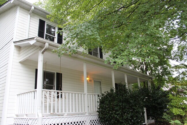 Building Photo - LARGE Bedrooms and Huge Closets at 5097 Hu...