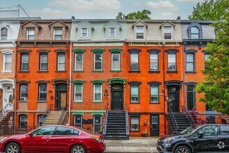 Building Photo - 826 Grand St