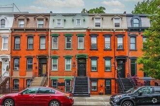 Building Photo - 826 Grand St