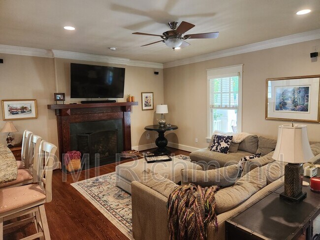 Building Photo - 2761 Live Oak Ln
