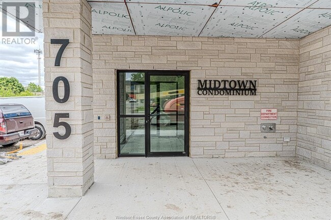 Building Photo - 705 Grand Marais Rd E