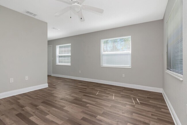 Building Photo - Fully Renovated 3BR/2BA Rental in Bradenton, FL — $1,895/Month, Pest Control, Trash & Lawn Care I...