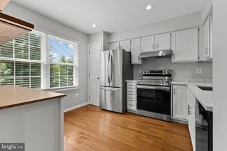 Building Photo - 106 Hackley Ct