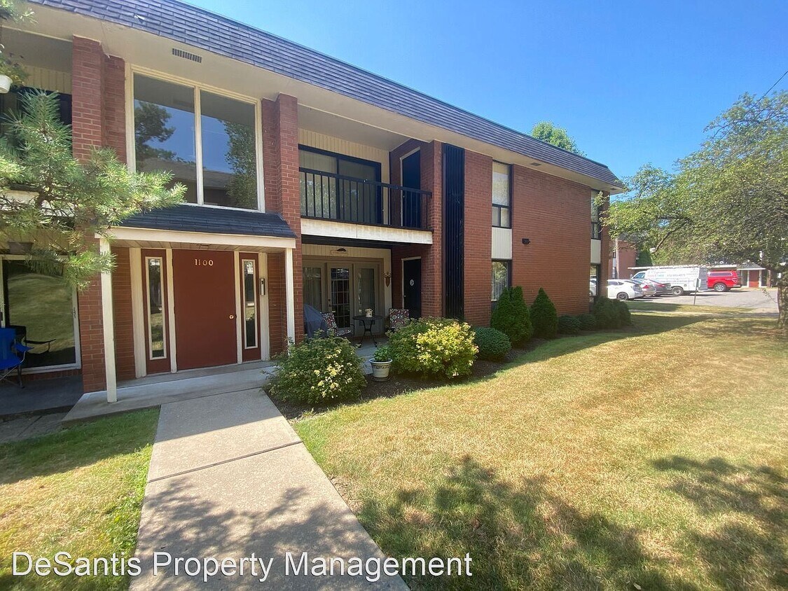 Primary Photo - 1100 College Park Dr