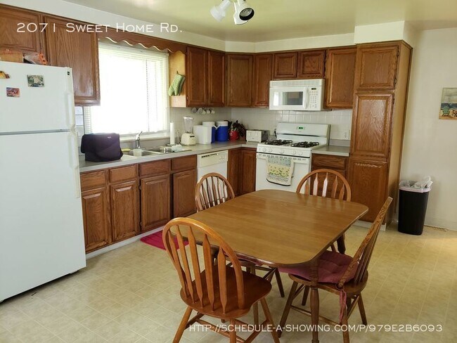 Building Photo - 2071 Sweet Home Rd