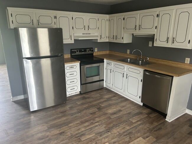 Stainless steel appliances - 1140 E Main St