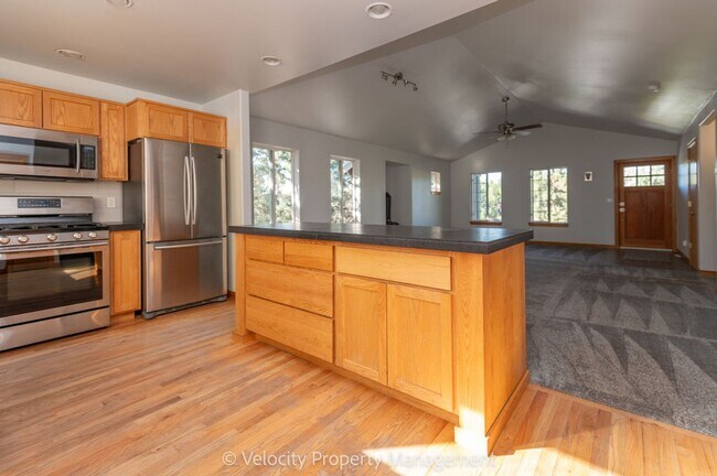 Foto del edificio - Charming Westside Home!