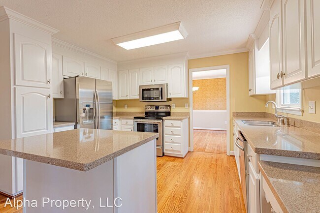 Building Photo - 5 br, 3 bath House - 102 Comstock Ct