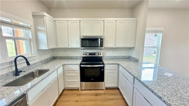 Building Photo - 512 Cosmos St