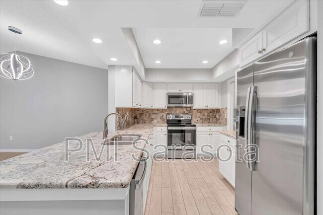Building Photo - 7235 Wood Creek Dr