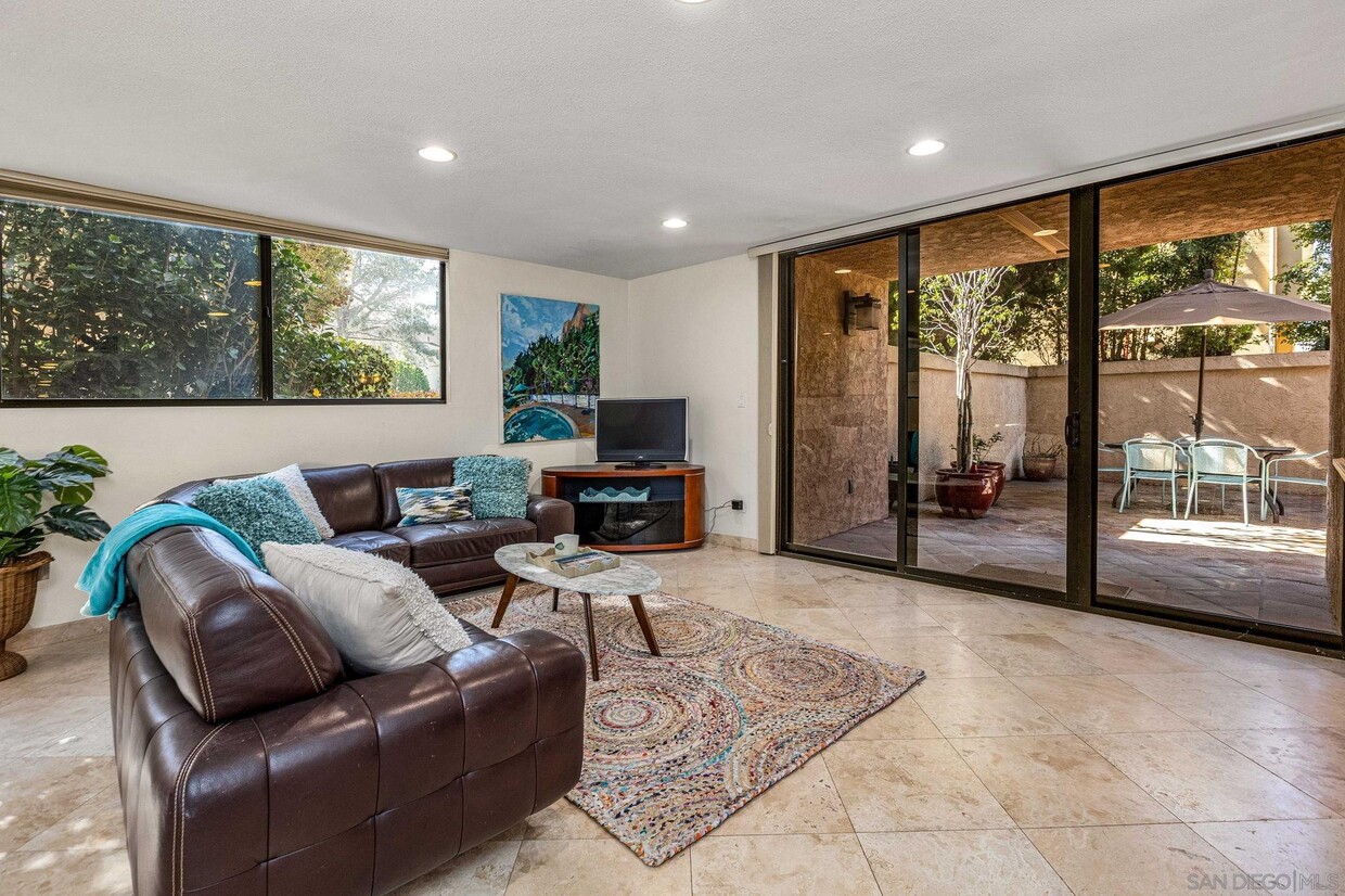Primary Photo - 2420 Torrey Pines Rd