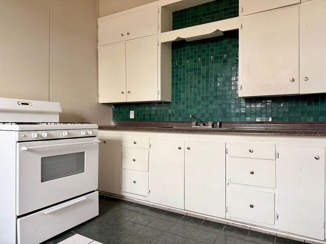 Building Photo - For Rent