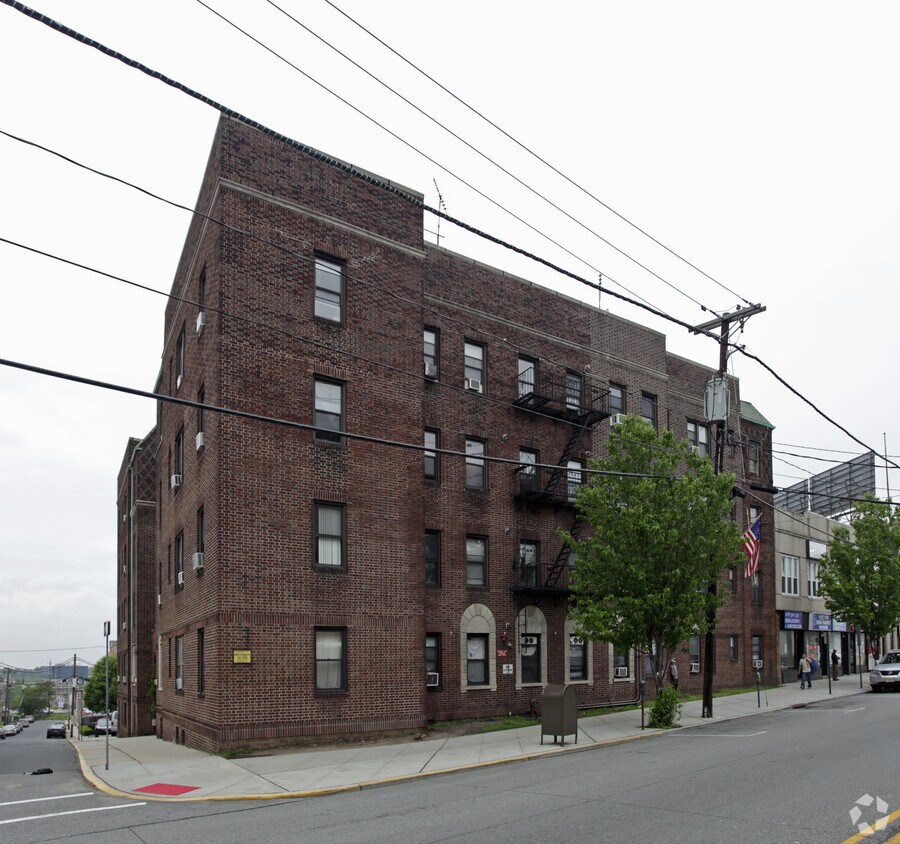 Primary Photo - Artmor Hall