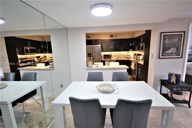 Building Photo - 5161 Collins Ave