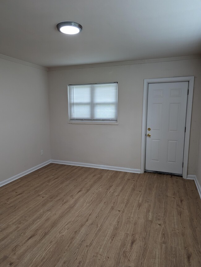 Building Photo - 3867 Bakers Ferry Rd SW