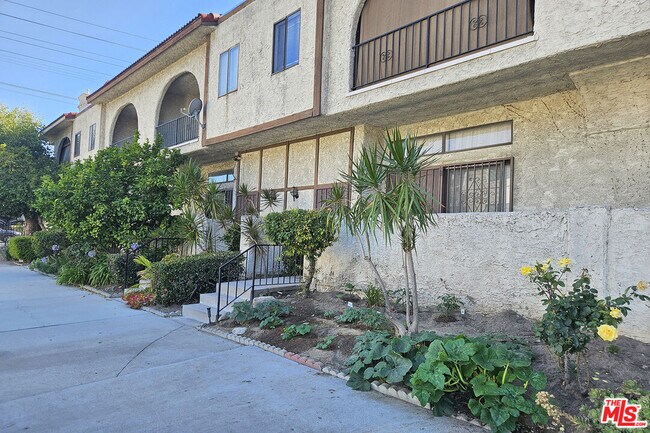 Foto del edificio - 13243 Vanowen St