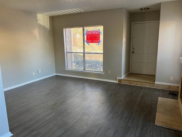 Building Photo - 2111 Park Willow Ln