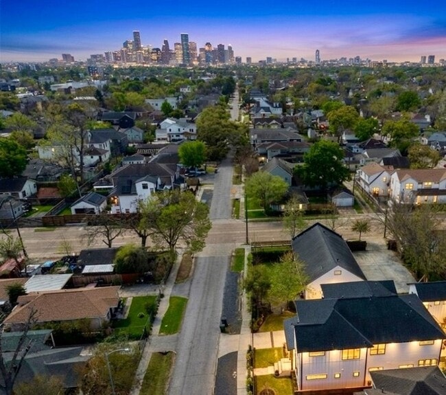 Building Photo - 805 Cordell St